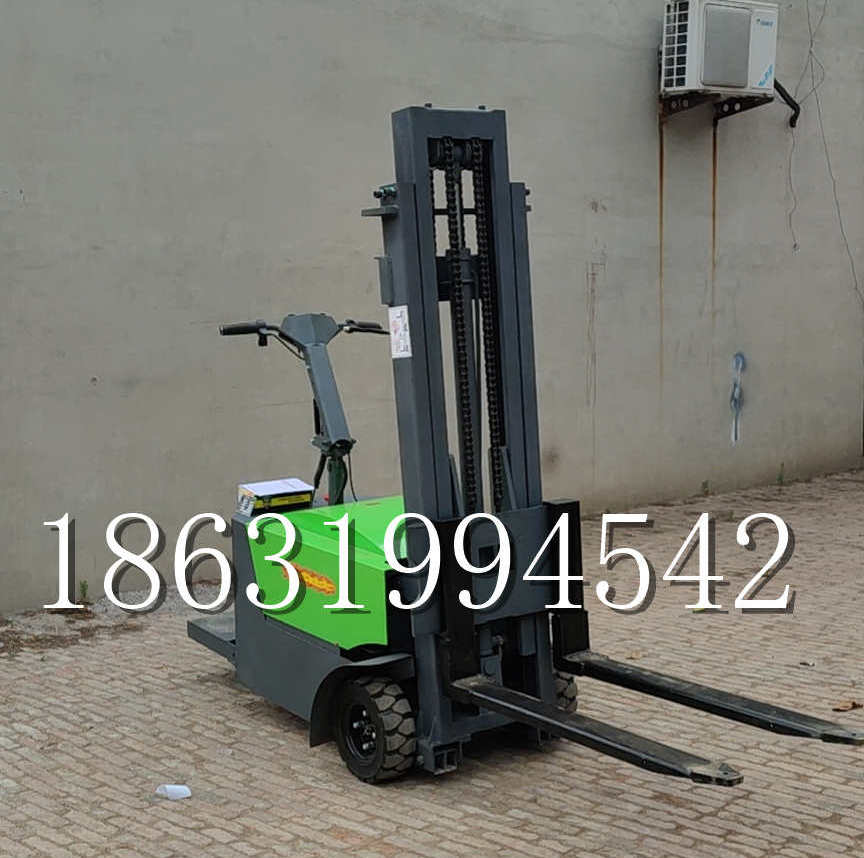 洮北区优程全电动叉车插腿式堆高车液压装卸车1.5吨升高小型站驾式铲车